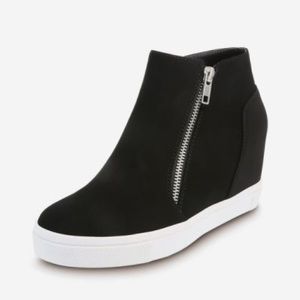 Black Wedge Tennis Shoes